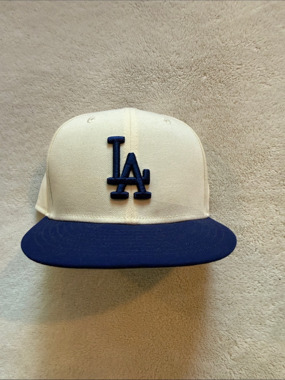 New Era LA Embroidered Baseball Cap in Cream and Navy